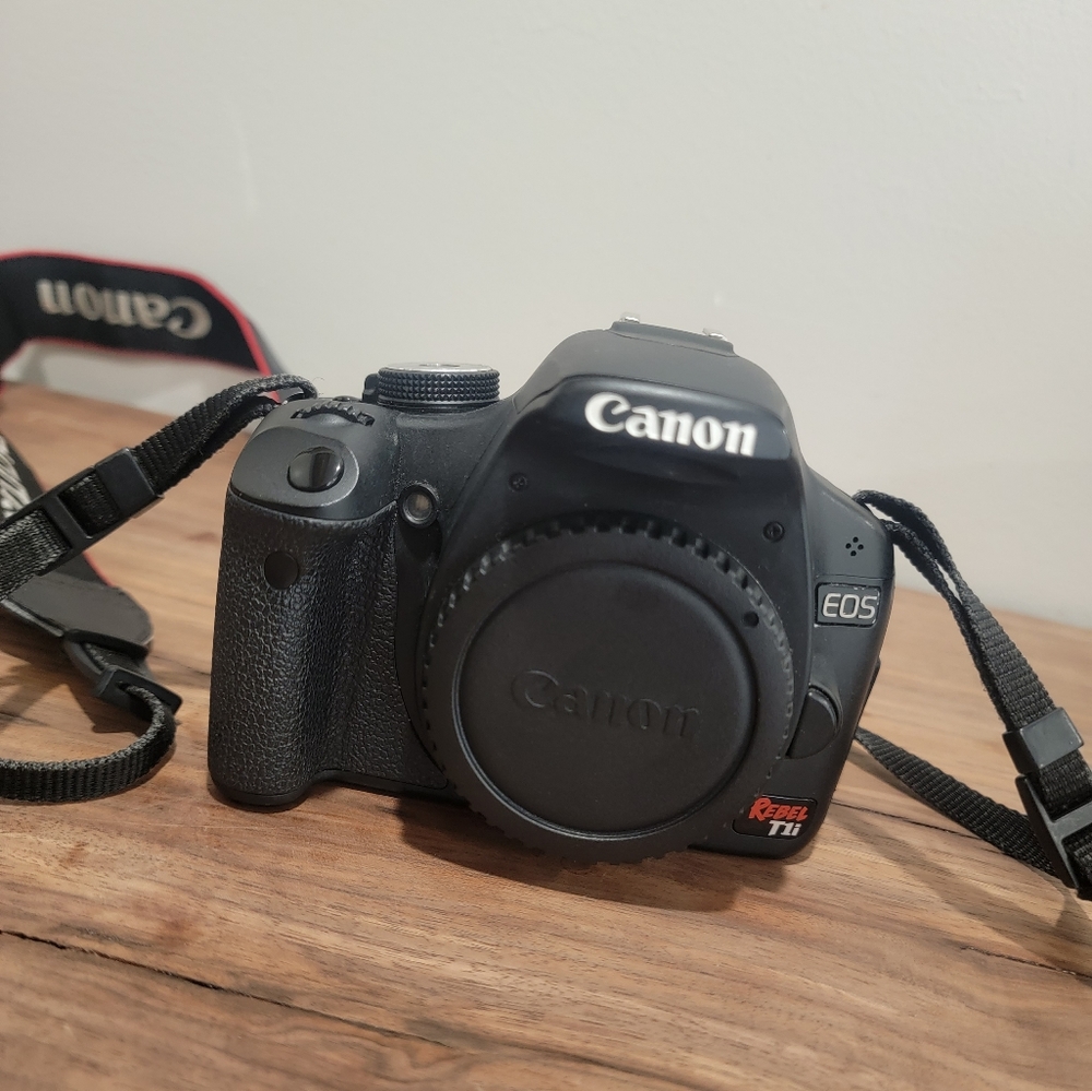 Canon Camera EOS Rebel T1 bundle